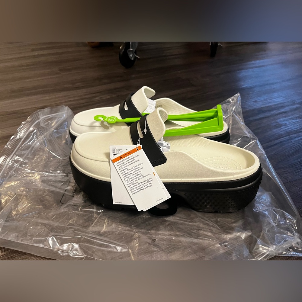 CROCS Stomp Loafers Unisex M10/ W12